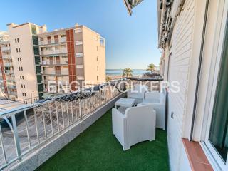 Appartement à Avenida de niza 25. Cómodo y luminoso junto al mar