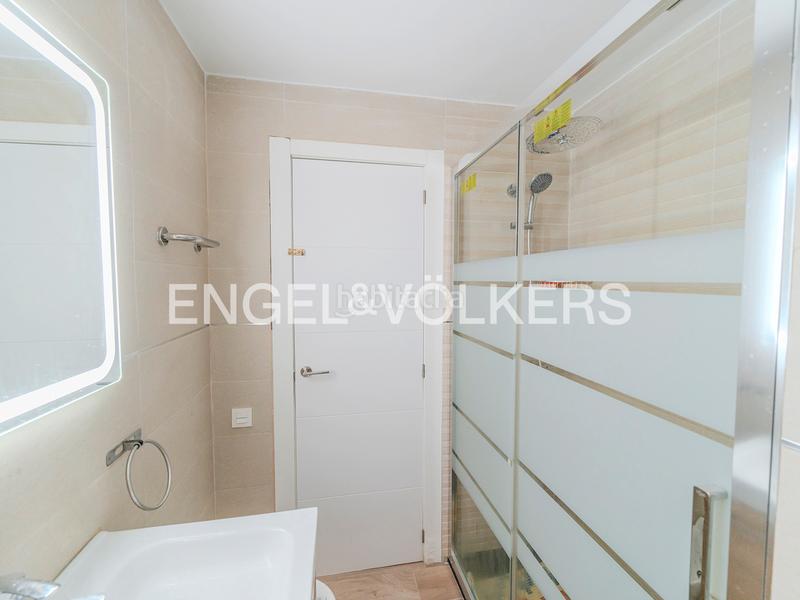 Foto d3779bc2-0975-4699-8e49-ea532ba5ad74. Pis a avenida de niza 25 a Playa de San Juan Alicante