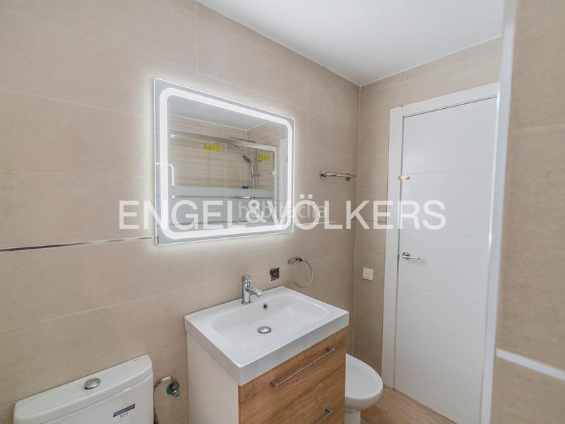 Foto ea2e587a-2361-46da-9609-3a33820ace97. Pis a avenida de niza 25 a Playa de San Juan Alicante