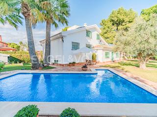 Chalet à Calle de la encina 7. Hogar muy familiar en entorno tranquilo