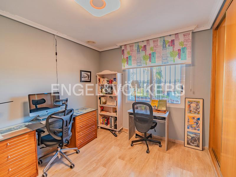 Foto 04e90448-0233-4d33-95be-ca5910c7385e. Chalet mit heizung parking pool in Los Girasoles Sant Vicent del Raspeig