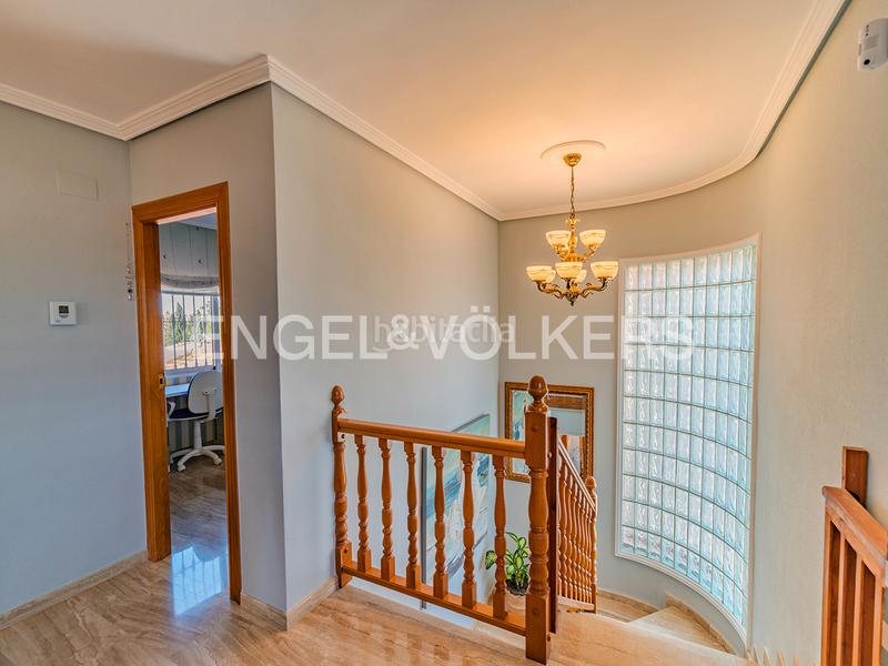 Foto 099efc6b-0f62-414d-b121-73e388db52d3. Chalet mit heizung parking pool in Los Girasoles Sant Vicent del Raspeig