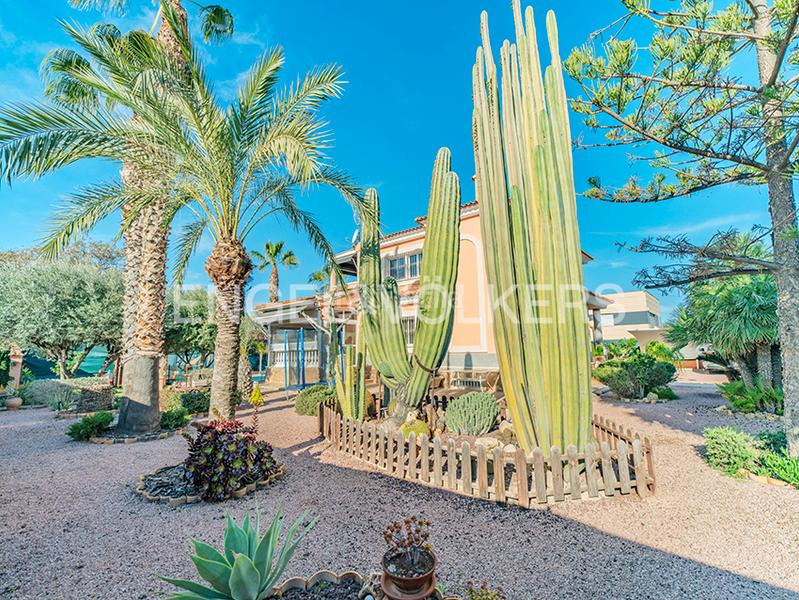 Foto 1d354747-3a45-47f6-ad83-543c39db6190. Chalet mit heizung parking pool in Los Girasoles Sant Vicent del Raspeig