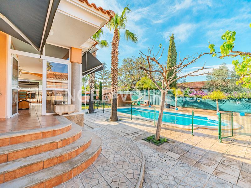 Foto 363d2514-7fc6-4333-a277-3400f22a5872. Chalet mit heizung parking pool in Los Girasoles Sant Vicent del Raspeig