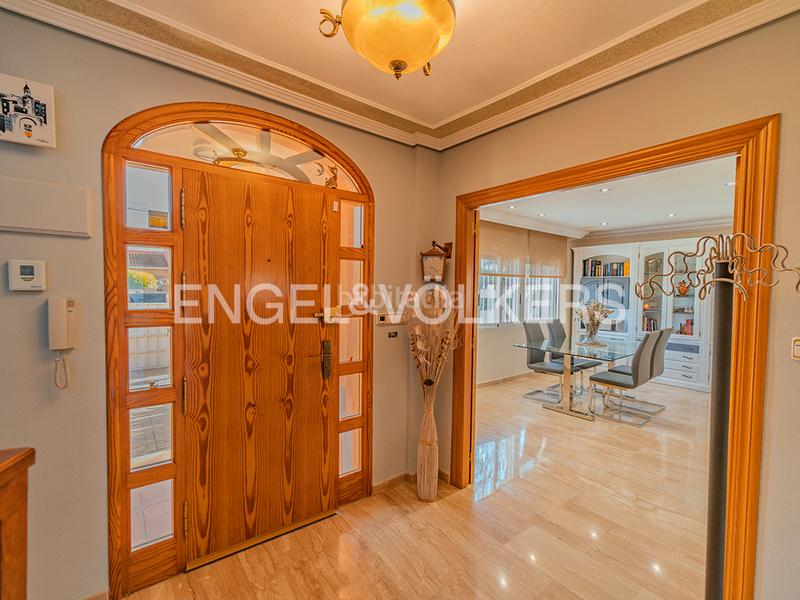 Foto 379447bf-c48a-4d58-8fc0-70348eaec069. Chalet mit heizung parking pool in Los Girasoles Sant Vicent del Raspeig
