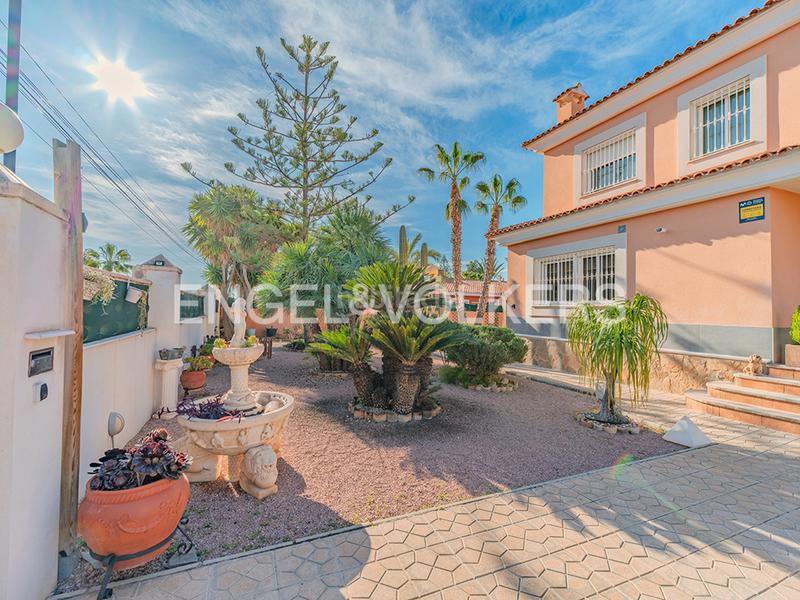 Foto 38dac260-b070-4379-8406-c164d794661d. Chalet mit heizung parking pool in Los Girasoles Sant Vicent del Raspeig