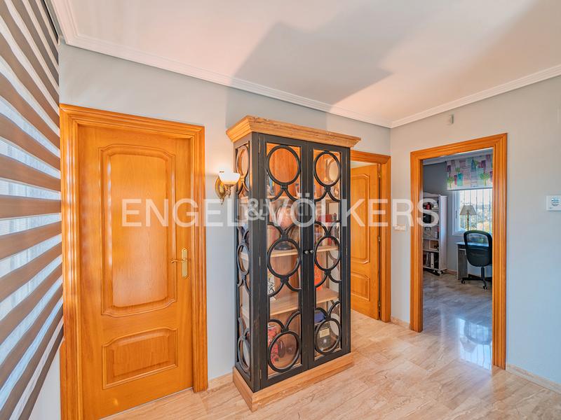 Foto 59b3f8a9-8d4e-4de5-91b1-2163c07f1c11. Chalet mit heizung parking pool in Los Girasoles Sant Vicent del Raspeig