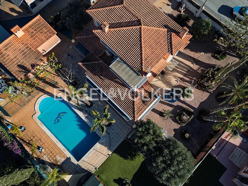 Foto 73db4198-41ee-47ad-af40-b61f1d5cee75. Chalet mit heizung parking pool in Los Girasoles Sant Vicent del Raspeig
