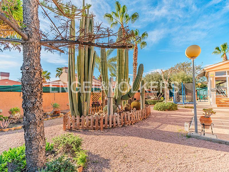 Foto 77b0482e-38d1-42d8-b0c9-5f72bed8bf18. Chalet mit heizung parking pool in Los Girasoles Sant Vicent del Raspeig