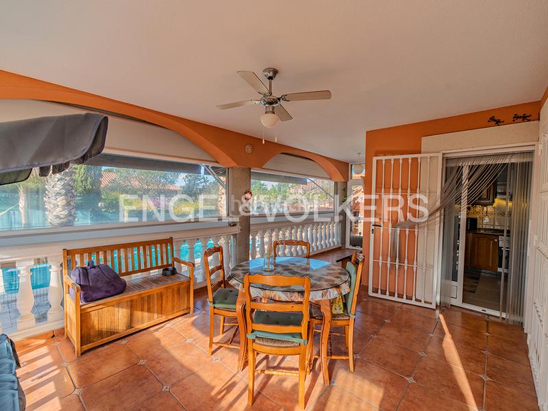 Foto 79a990f0-ae89-427c-bcd1-771d34144ea9. Chalet mit heizung parking pool in Los Girasoles Sant Vicent del Raspeig