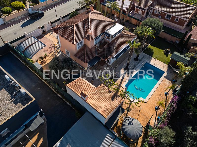Foto 9c8a249f-b7ee-483f-b8ad-2968ab049b4c. Chalet mit heizung parking pool in Los Girasoles Sant Vicent del Raspeig