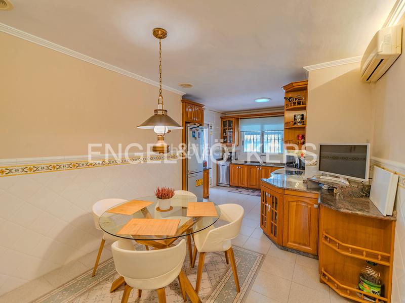 Foto a0c6bb3b-7734-45a8-9463-caef31eb7c6a. Chalet mit heizung parking pool in Los Girasoles Sant Vicent del Raspeig