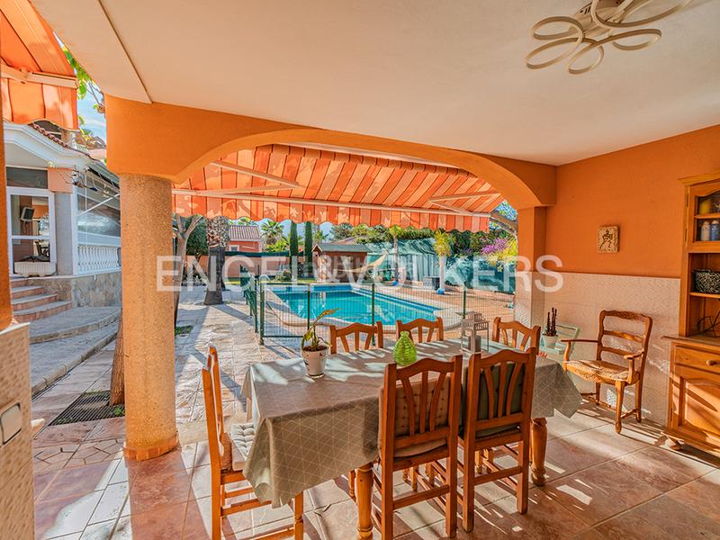 Foto c5edaf64-83ac-4dc2-b882-cfa96fa3930d. Chalet mit heizung parking pool in Los Girasoles Sant Vicent del Raspeig
