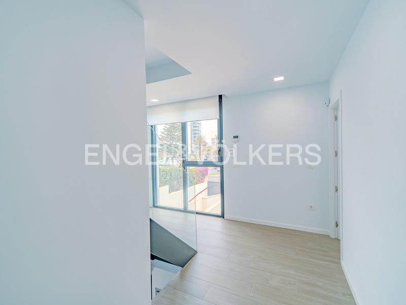 Foto 4c083a34-ebc1-4959-a682-59767627ba6d. Chalet in avenida de villajoyosa 119 in Albufereta Alicante