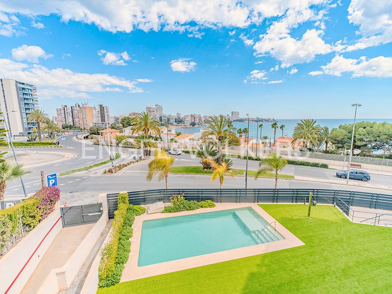 Foto 5add2b22-e3d9-42ff-b944-9e5366c79ba2. Chalet in avenida de villajoyosa 119 in Albufereta Alicante
