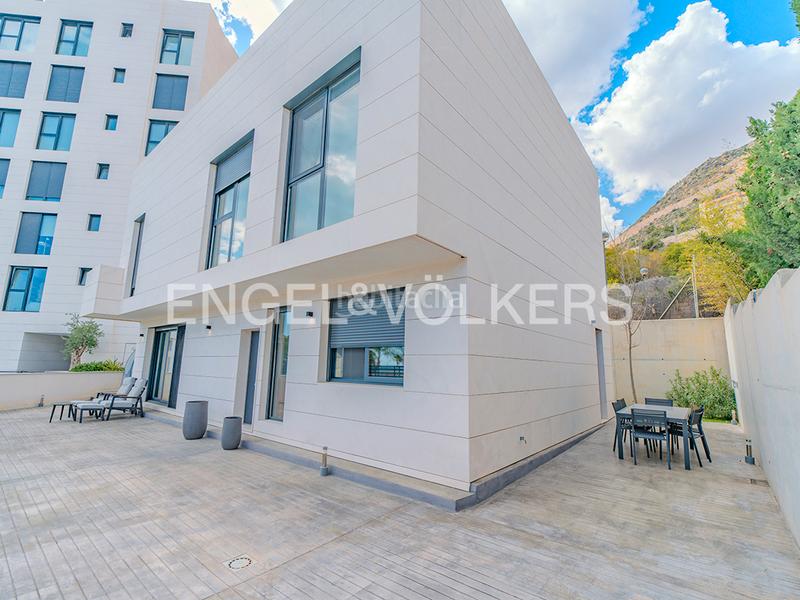 Foto 8ce94432-2109-452d-8d58-dd49134926c8. Chalet in avenida de villajoyosa 119 in Albufereta Alicante