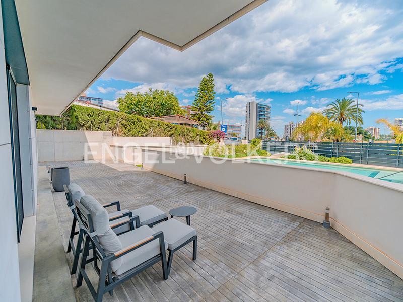Foto acb16e8c-a5bf-41d4-85a6-d01e06521415. Chalet in avenida de villajoyosa 119 in Albufereta Alicante