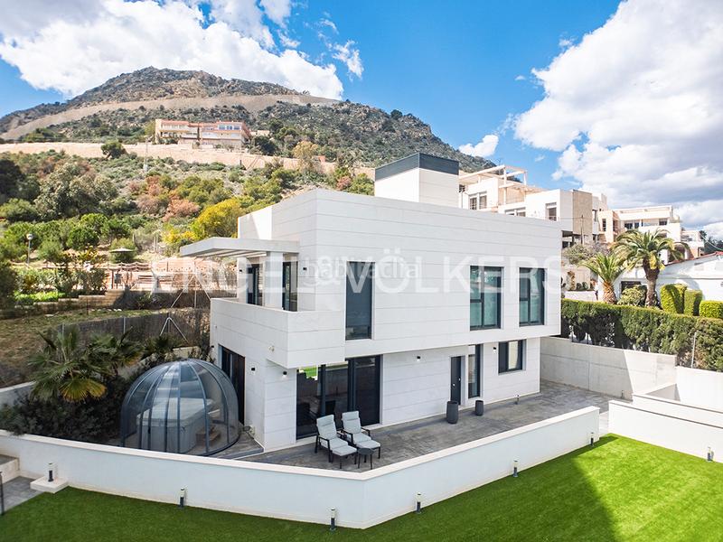 Foto ae4c2d47-c979-4409-a27c-c6ce7402c772. Chalet in avenida de villajoyosa 119 in Albufereta Alicante