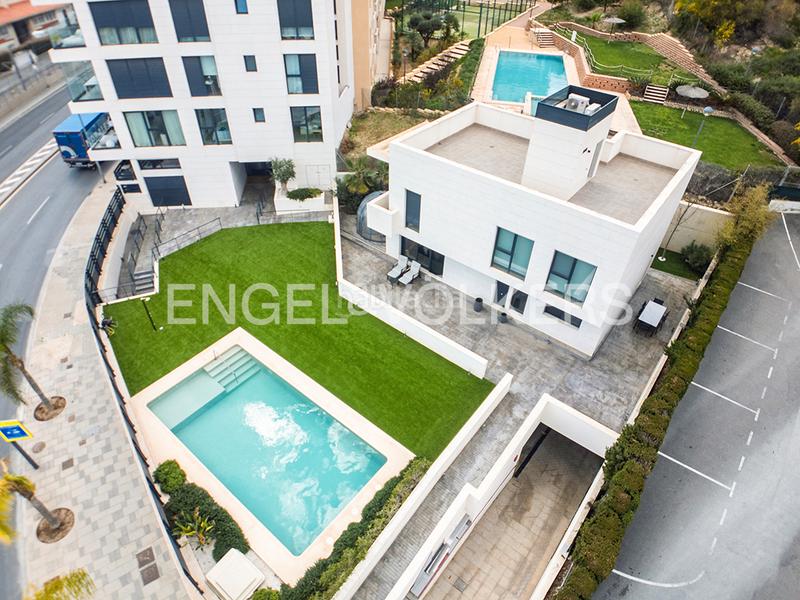 Foto b4db59f7-f525-4421-8202-2bbb2ff50204. Chalet in avenida de villajoyosa 119 in Albufereta Alicante