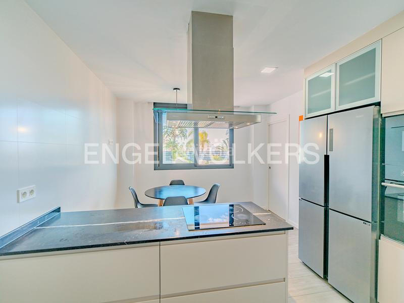 Foto c611ab99-e90e-4f99-a02c-0fee84d7a8e1. Chalet in avenida de villajoyosa 119 in Albufereta Alicante