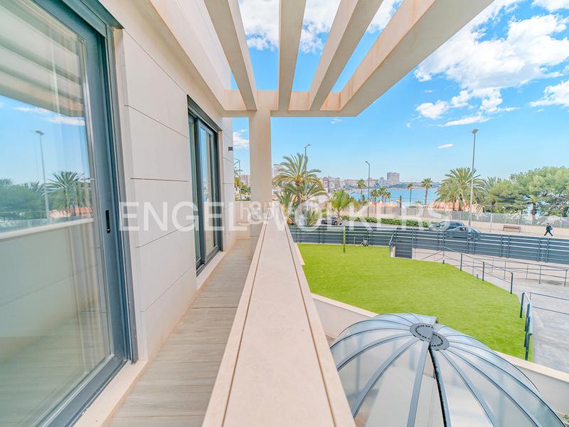 Foto c97678af-f957-4d66-9a86-bb1e5d84e38a. Chalet in avenida de villajoyosa 119 in Albufereta Alicante