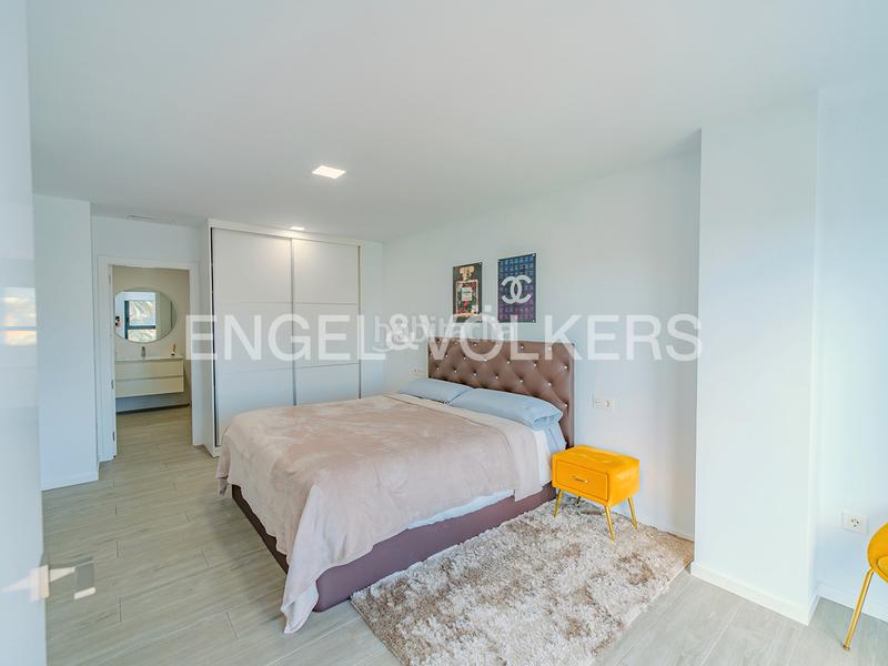 Foto e332bdfe-f6b8-475a-a610-d77813931122. Chalet in avenida de villajoyosa 119 in Albufereta Alicante