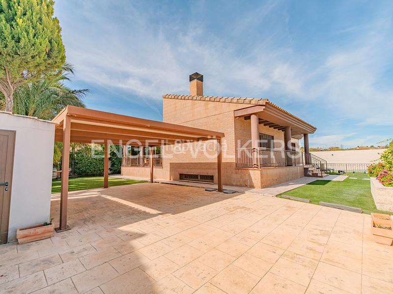 Foto 169e6a8f-cf75-4bc4-9f7d-d65cb4b5ae72. Xalet amb calefacció aparcament piscina a Almajada-Ravel Mutxamel