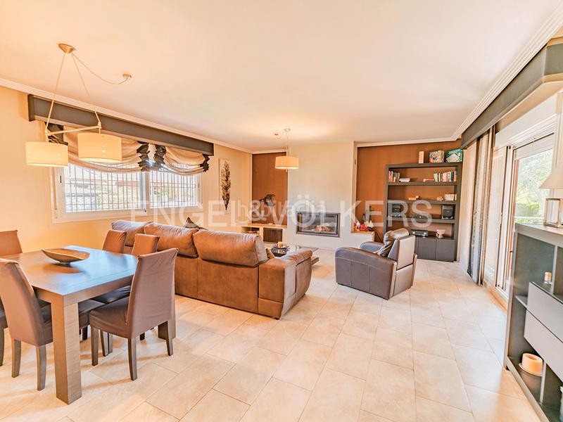 Foto 20f84bf0-a0d9-4f13-a1d6-37a602df22b6. Xalet amb calefacció aparcament piscina a Almajada-Ravel Mutxamel