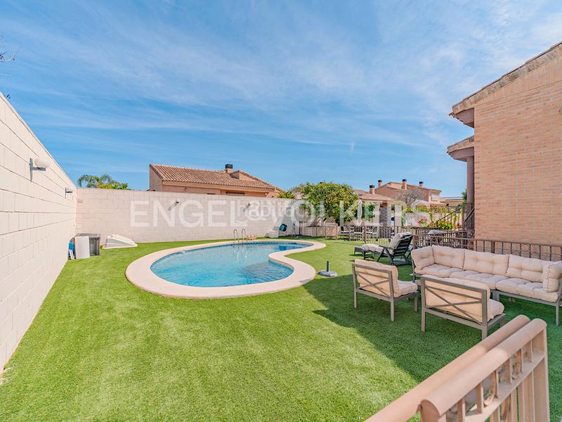 Foto 3f7ba27d-f397-4663-afbd-264217c3d335. Xalet amb calefacció aparcament piscina a Almajada-Ravel Mutxamel