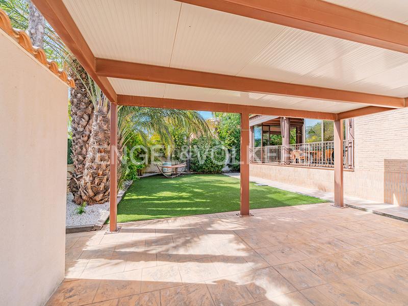 Foto 76c170fe-6dc3-44b8-8466-e5b38bf152d9. Xalet amb calefacció aparcament piscina a Almajada-Ravel Mutxamel