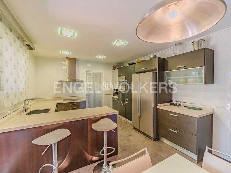 Foto c181c944-9608-4c8f-abca-4050fb43676c. Xalet amb calefacció aparcament piscina a Almajada-Ravel Mutxamel