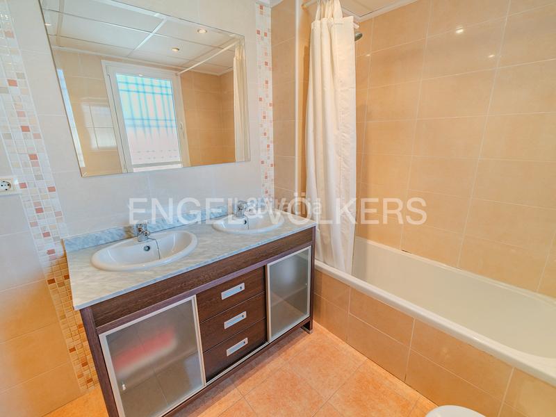 Foto f3238eb5-90a8-4349-912e-06858a5d8ca1. Xalet amb calefacció aparcament piscina a Almajada-Ravel Mutxamel