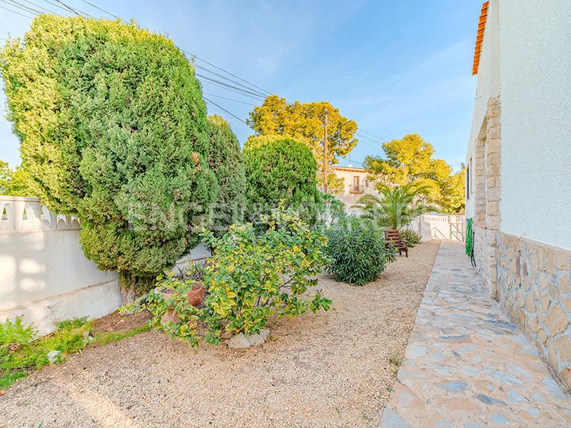Foto 8c9ff405-b338-45d7-ac05-7b97cb651228. Xalet a calle aranjuez 2 a Pueblo Español-Coveta Fumá Campello (el)
