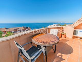 Maison jumelée à Calle océano 22. Esplendor y lujo mediterráneo