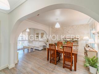 Semi detached house in Carrer de creta 80. Encantador y muy cosy bungalow en gran alacant