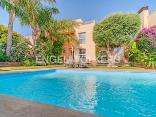 Maison jumelée à Calle conrado albadalejo 43. Exclusivo y majestuoso en el golf de alicante