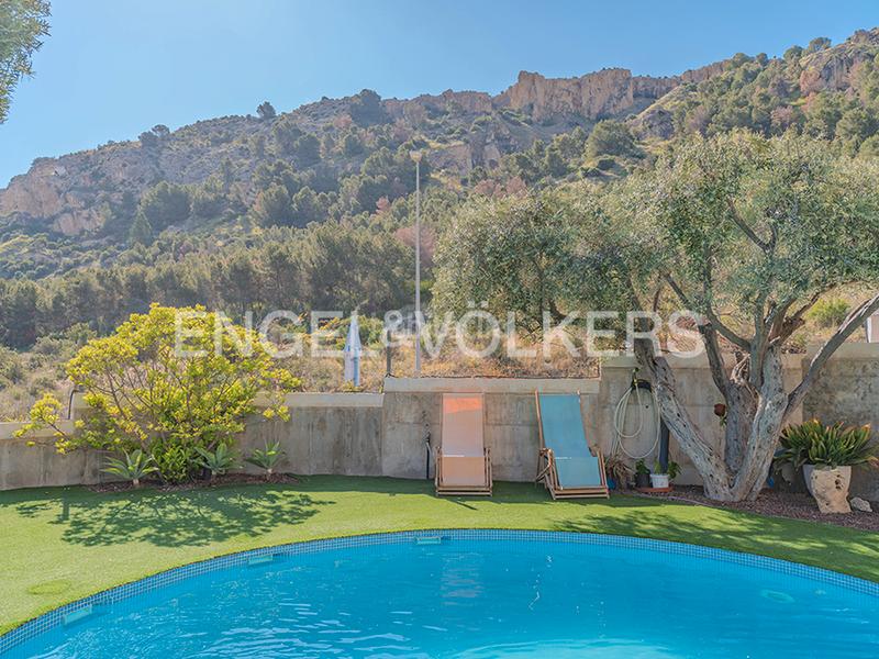 Foto 14037967-84a4-4c46-9edf-7117d3fce568. Chalet dans calle publicista víctor viñés 24 dans Vistahermosa Alicante