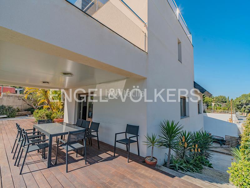 Foto 21b65629-0664-46ee-86ef-cb444c4cac40. Chalet dans calle publicista víctor viñés 24 dans Vistahermosa Alicante