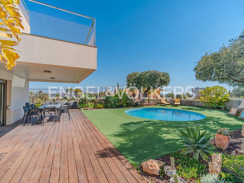 Foto 60ce2907-e342-4b49-9bb9-b135ed14dd77. Chalet dans calle publicista víctor viñés 24 dans Vistahermosa Alicante