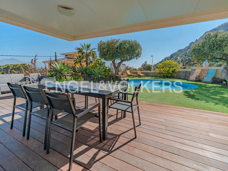 Foto 7242802f-7cb2-4d16-afbf-4ebf1a23749a. Chalet dans calle publicista víctor viñés 24 dans Vistahermosa Alicante