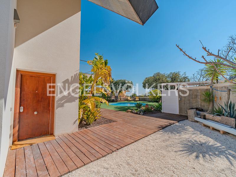 Foto ceb1968d-3066-44c9-bc32-20bf6128bcc0. Chalet dans calle publicista víctor viñés 24 dans Vistahermosa Alicante