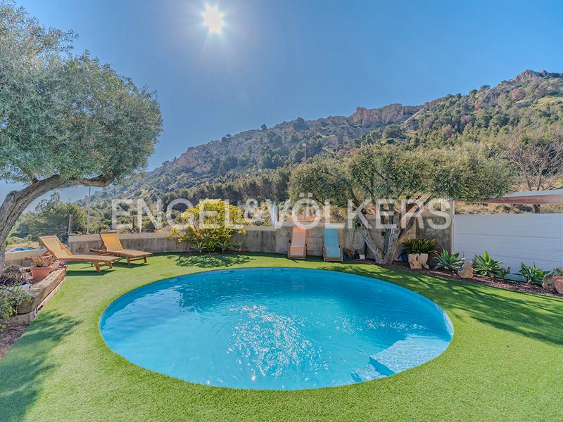 Foto ead6fb28-b760-4d36-aa32-7e86a63100bf. Chalet dans calle publicista víctor viñés 24 dans Vistahermosa Alicante