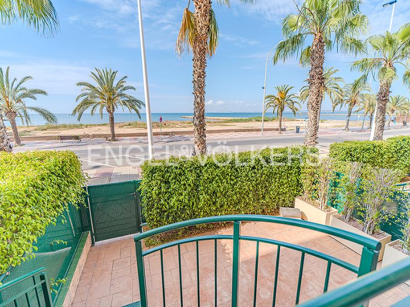 Foto 247d4d41-c8a8-4b70-9f24-26845abf54c9. Casa adossada a calle los ingenieros 1 a Calas Santiago Bernabeu Santa Pola