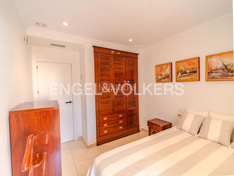 Foto 584c3f1c-3eba-4e21-93e0-8e97cbcd6d32. Casa adossada a calle los ingenieros 1 a Calas Santiago Bernabeu Santa Pola