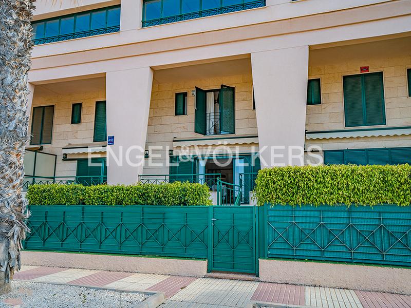 Foto 67122335-5656-40be-8b56-ae7dd4d6a4e4. Casa adossada a calle los ingenieros 1 a Calas Santiago Bernabeu Santa Pola