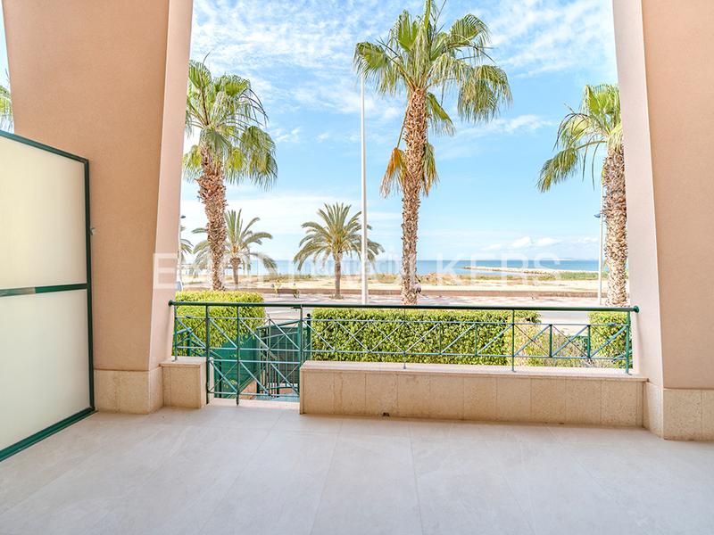 Foto 775b8b03-c40c-4b1b-907f-ae8afba5b123. Casa adossada a calle los ingenieros 1 a Calas Santiago Bernabeu Santa Pola