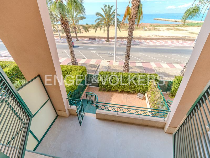 Foto 80cd9152-ce3a-4dc8-9547-65e3b024d842. Casa adossada a calle los ingenieros 1 a Calas Santiago Bernabeu Santa Pola