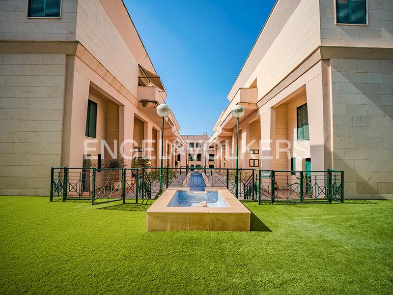 Foto a0121ea0-d370-4ea3-bb5f-89dad6eb01d7. Casa adossada a calle los ingenieros 1 a Calas Santiago Bernabeu Santa Pola