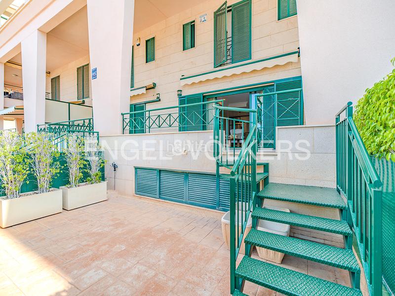 Foto a60f9c2c-ccb8-48ae-ab7a-91959fe21e72. Casa adossada a calle los ingenieros 1 a Calas Santiago Bernabeu Santa Pola