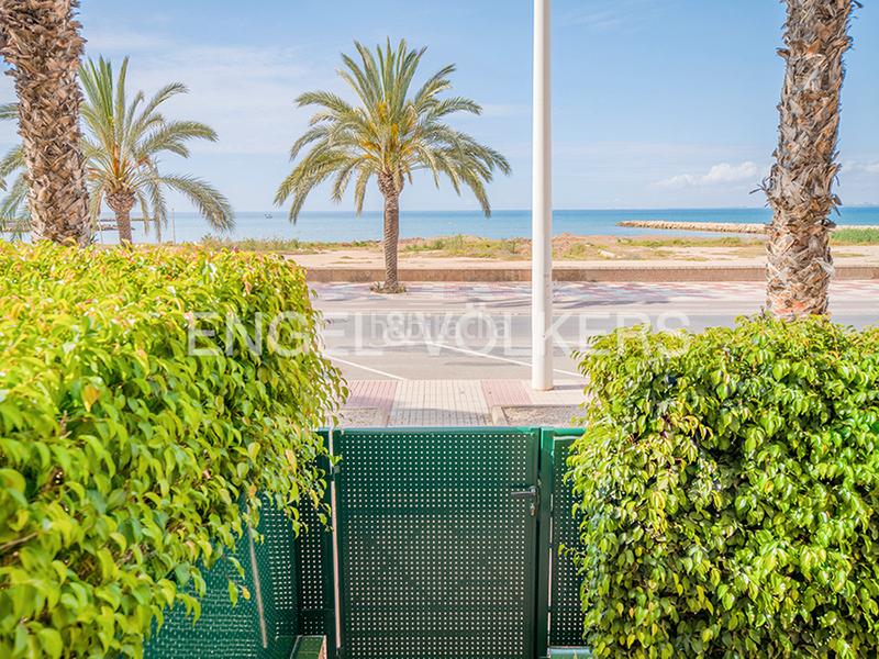 Foto fdc0f49c-6742-416c-a5d3-663f6cdda16c. Casa adossada a calle los ingenieros 1 a Calas Santiago Bernabeu Santa Pola